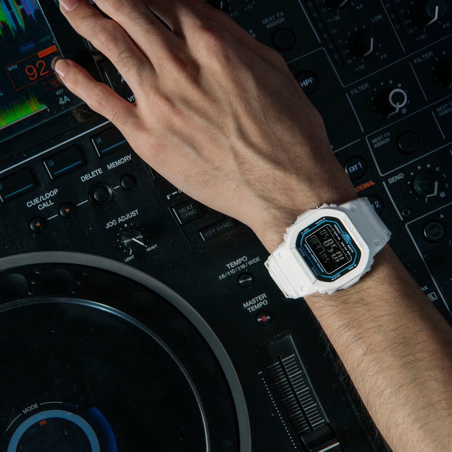 CASIO G-SHOCK DW-B5600SF-7 WHITE BLUETOOTH DIGITAL WATCH